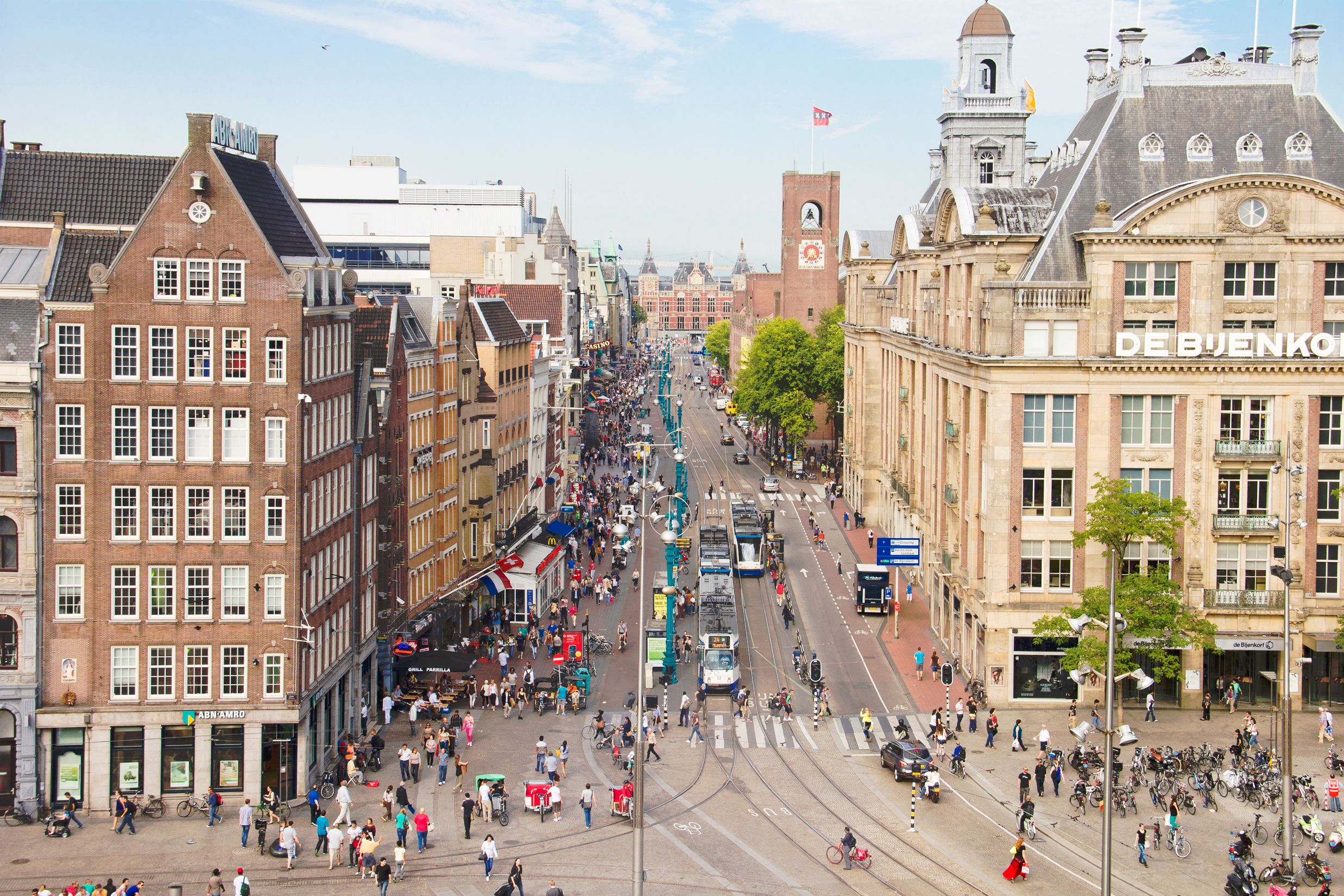 Oto najładniejsze domy towarowe w Amsterdamie.