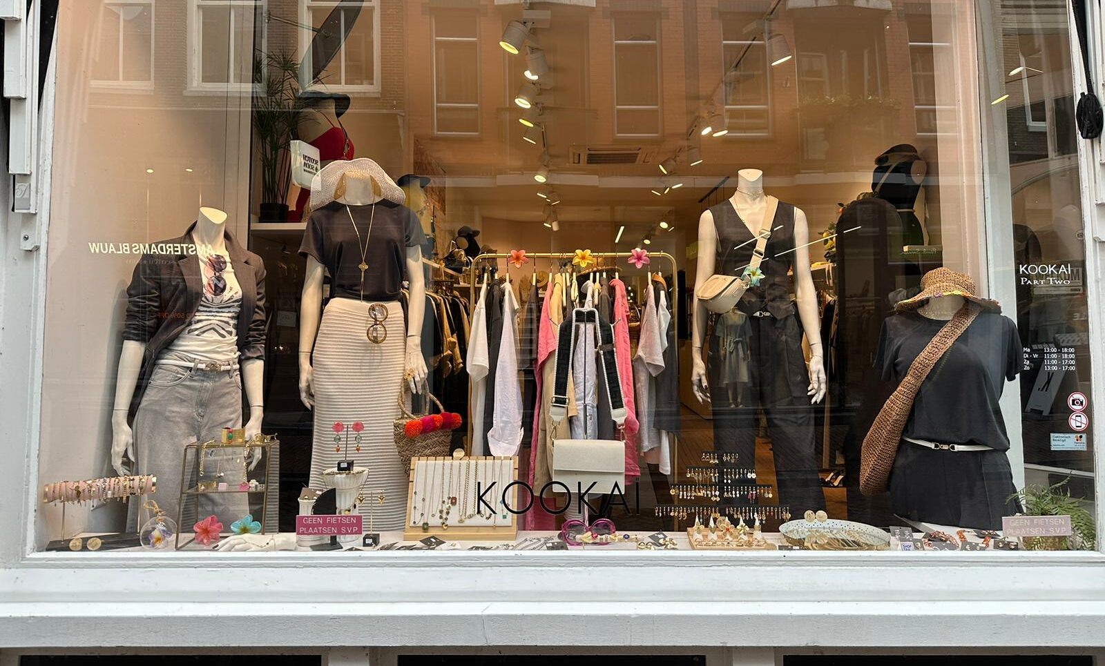 cbe4698b-9bc2-463c-b432-05074087f83c Kookai Amsterdam Negen Straatjes dameswinkel